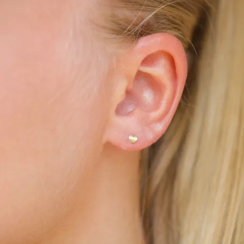 hjerte helix piercing i 9 karat guld